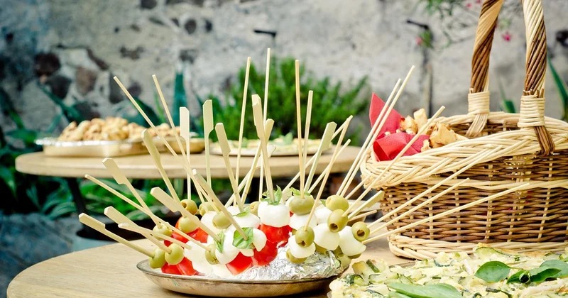 Apéro dînatoire facile pour 10 personnes : le rétroplanning qui change tout